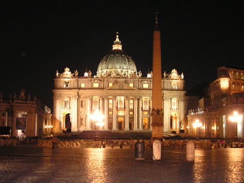 Ватикан это государство в городе. Собор Святого Петра в Ватикане поражает своим величием. Это один из самых больших соборов мира. Он способен вместить до 60000 человек одновременно.
 Alya75
