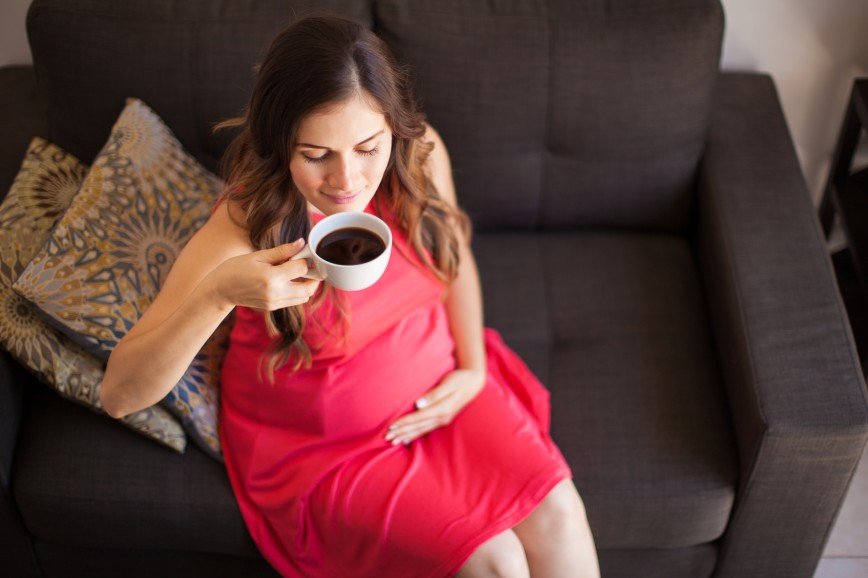 Беременным разрешили пить кофе