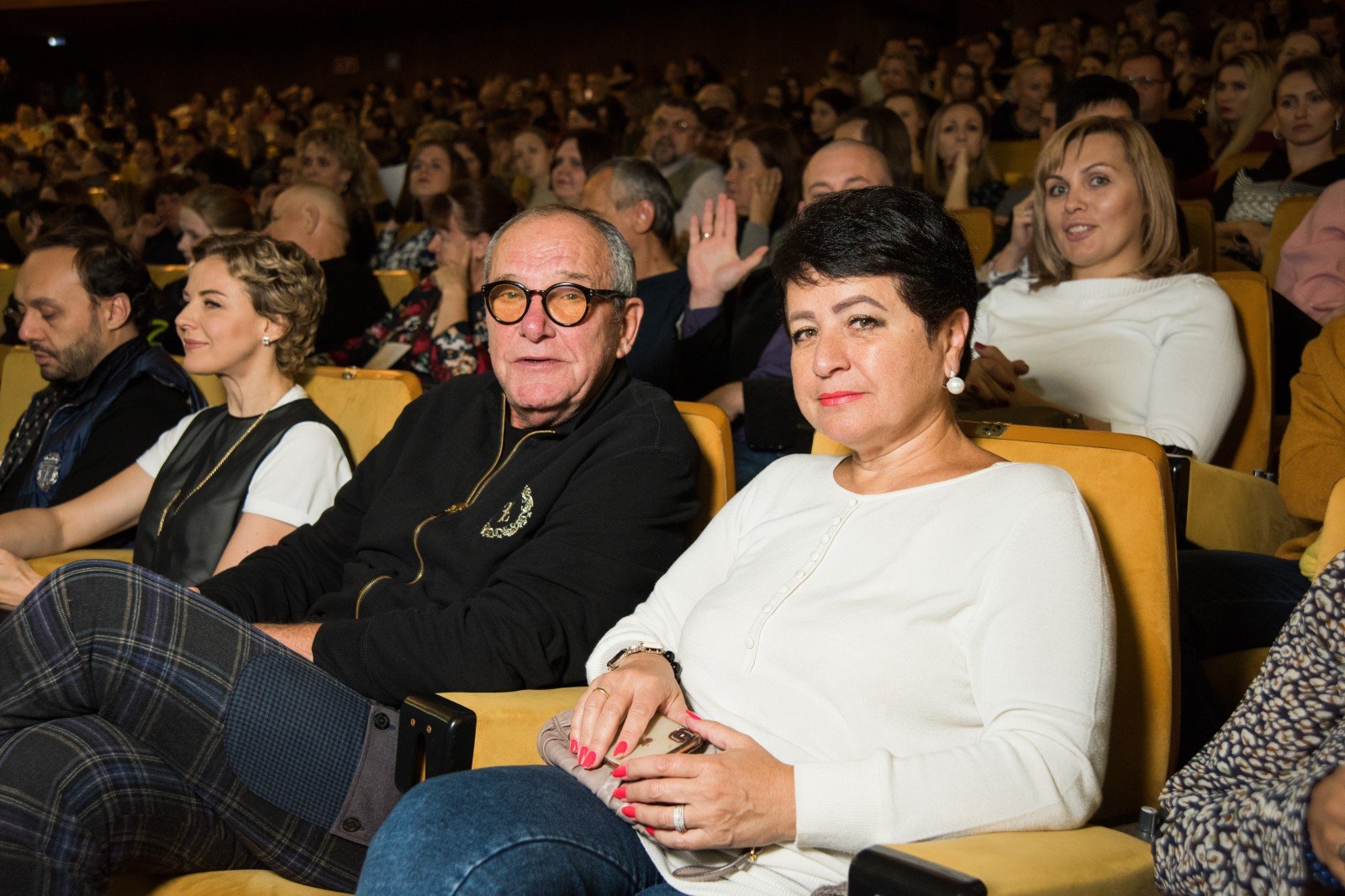 Эммануил Виторган вывел супругу в театр на премьеру спектакля «Хищники»