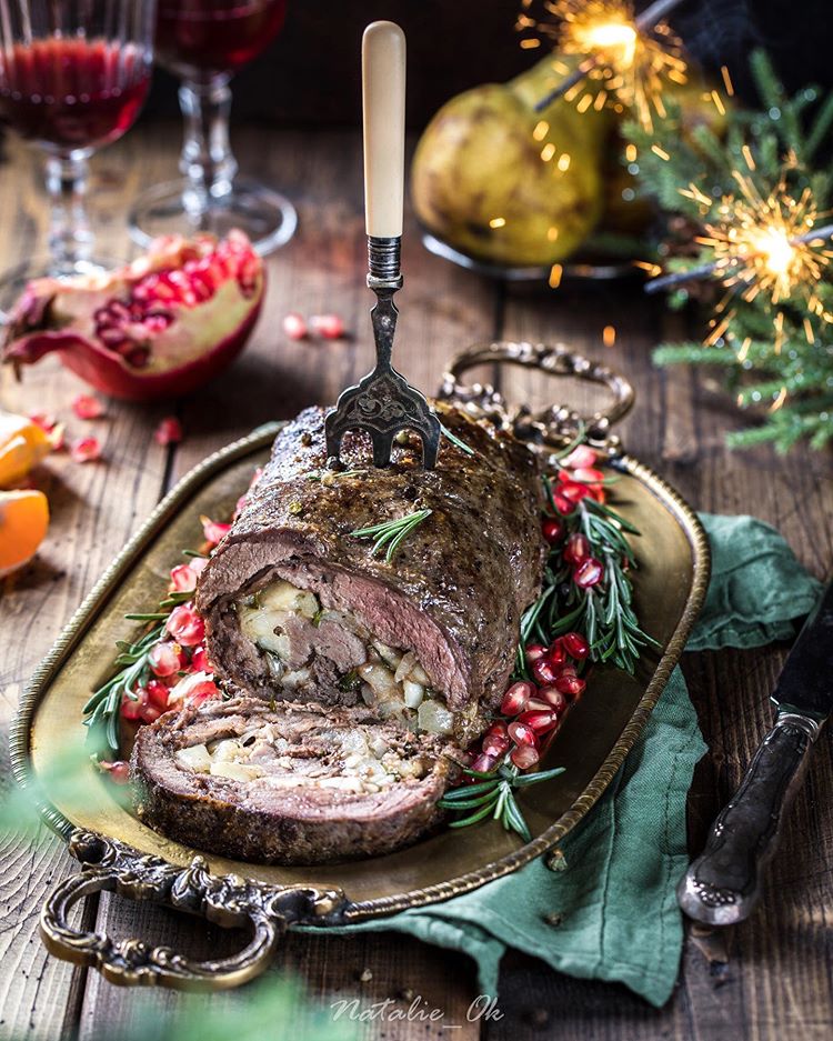 Готовить непременно! Пять рецептов потрясающих мясных рулетов к новогоднему столу