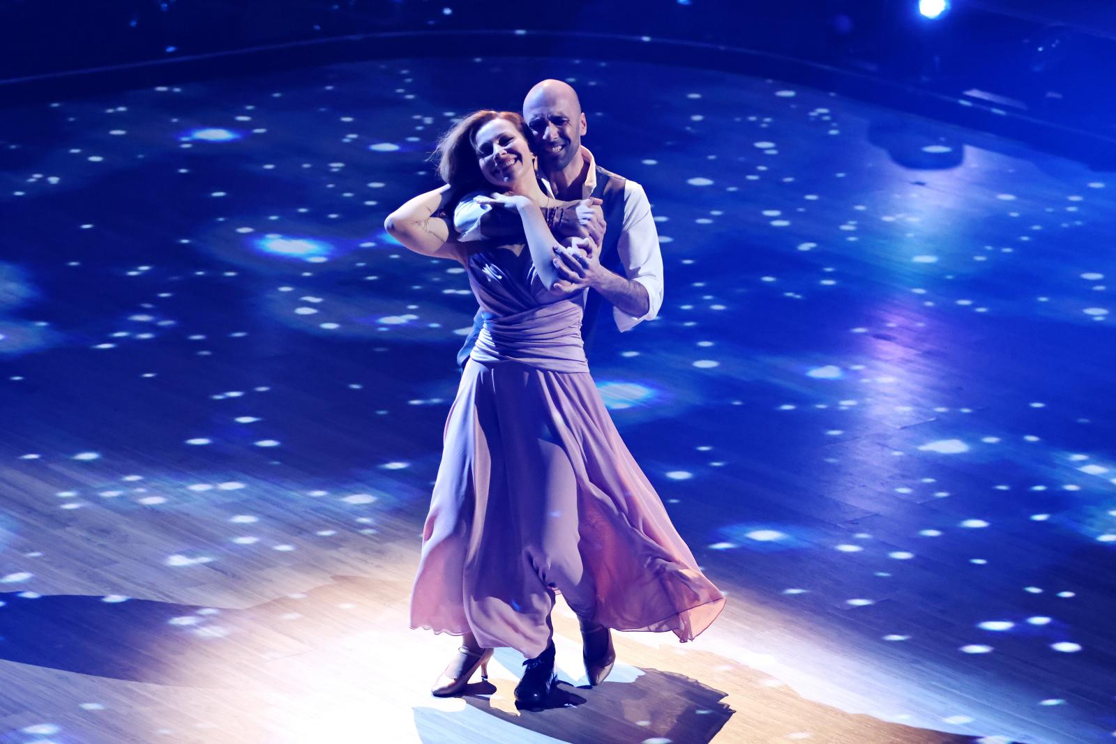 Песни звездные танцы. Гусева и Папунаишвили. Гусева танцы со звездами 2021.