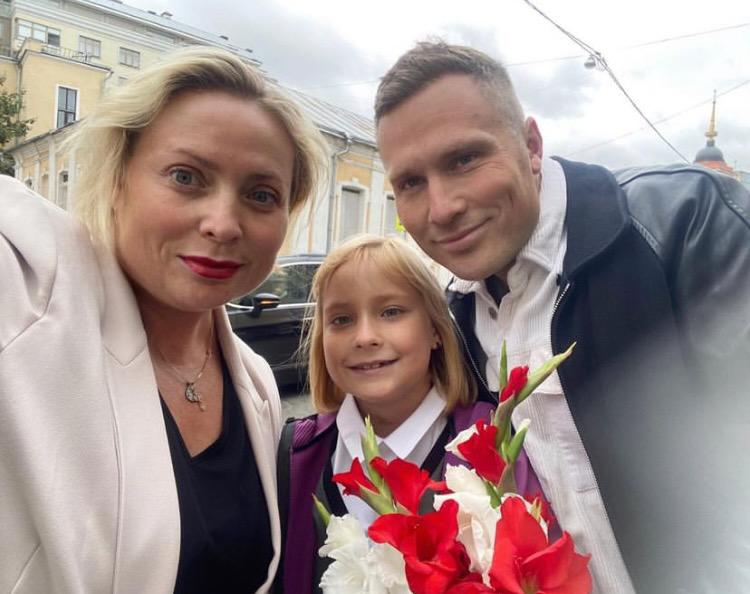 Светлана Пермякова с дочкой и ее отцом / соцсети