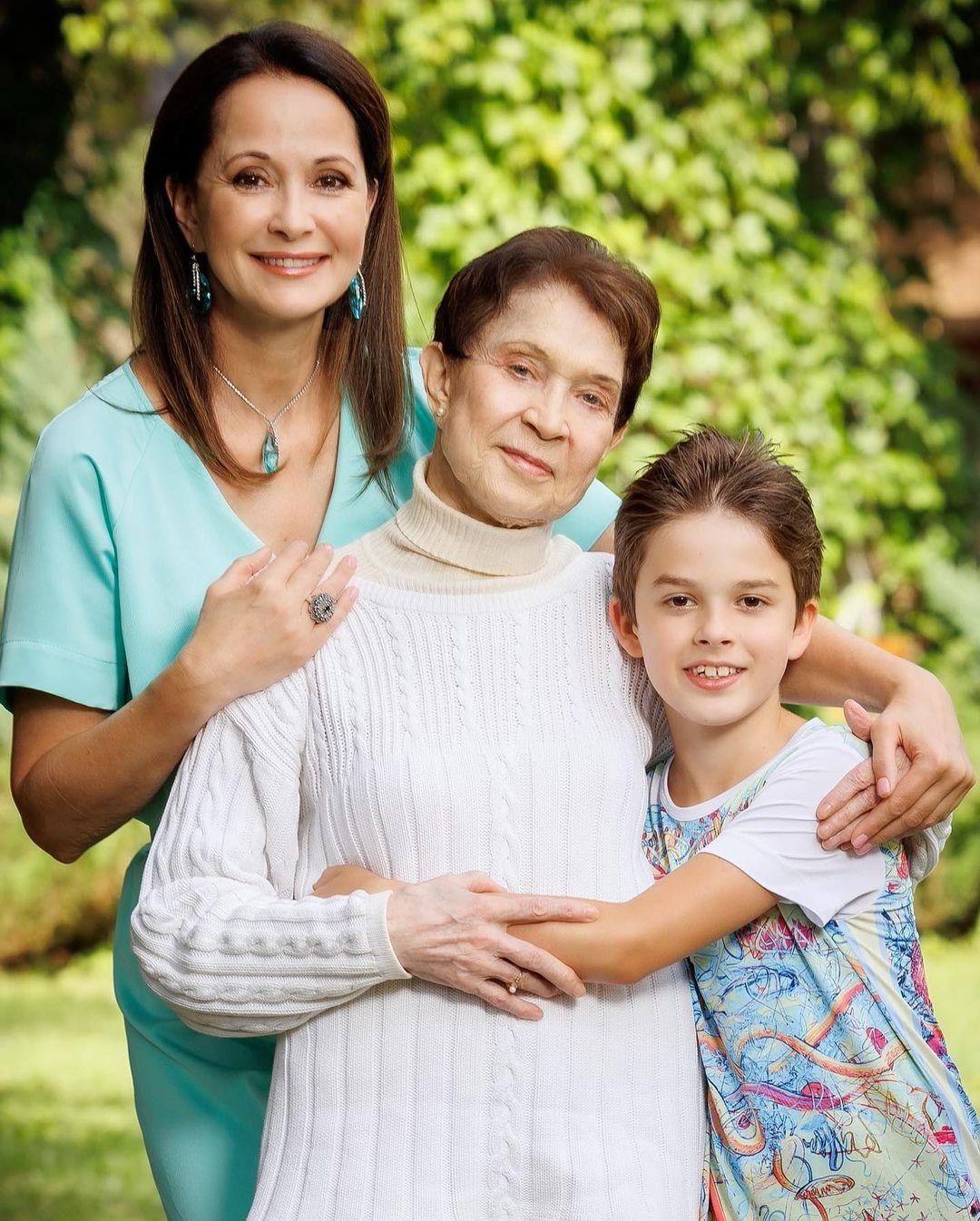 Ольга Кабо с мамой и сыном / соцсети