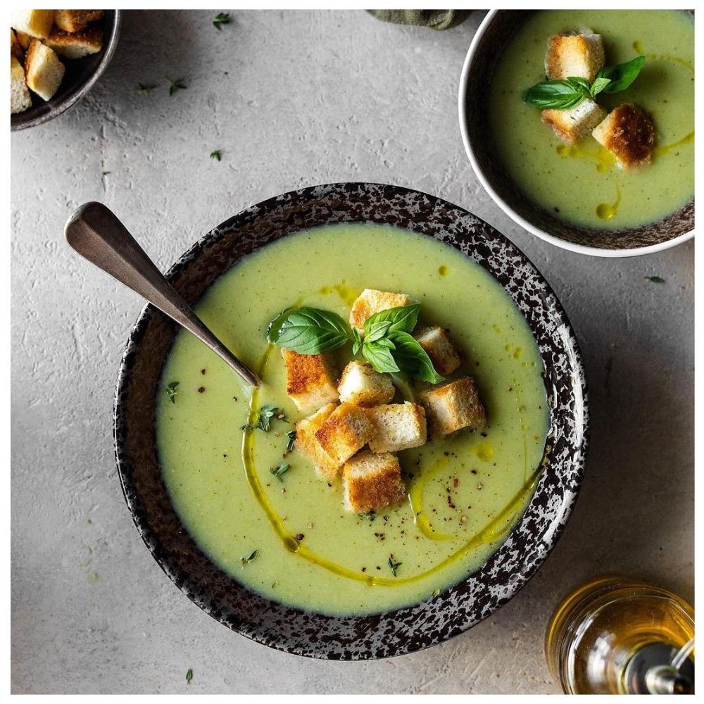 Быстрый рецепт для лета: готовим легкий крем-суп из кабачка и брокколи