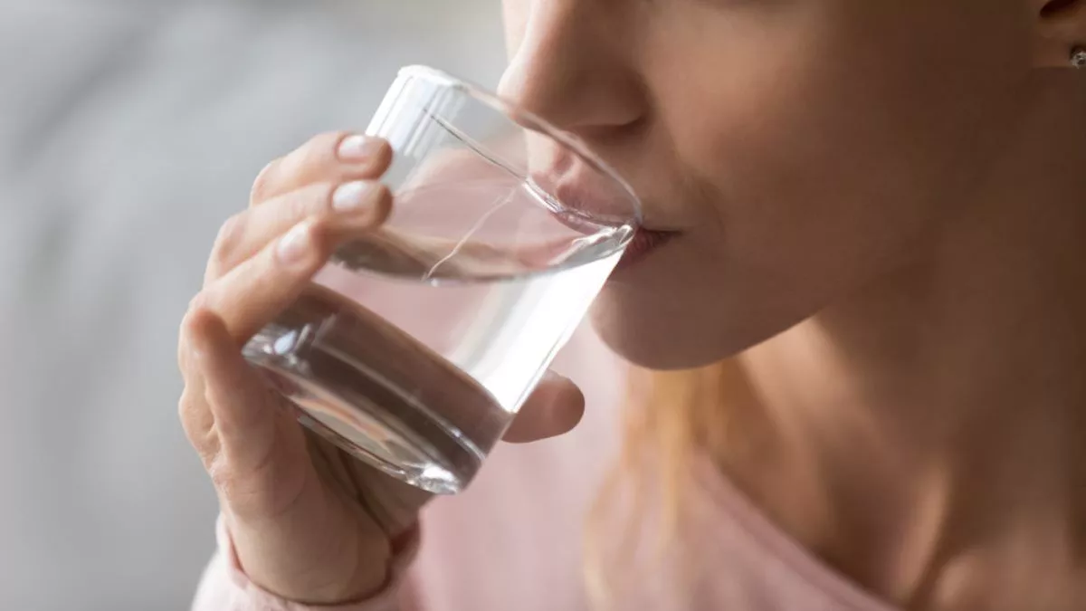 Соблюдайте питьевой режим и замените соки водой