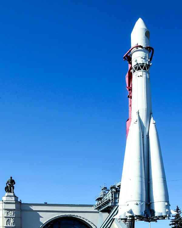 «Восток» - трёхступенчатая ракета-носитель для запуска космических кораблей.  С помощью РН «Восток» были подняты на орбиту все космические аппараты серии «Восток», КА «Луна-1» - «Луна-3», некоторые искусственные спутники Земли серии «Космос», «Метеор» и «Электрон». Первый запуск (неудачный) состоялся 23 сентября 1958 года, первый успешный - 2 января 1959 года. Запуск ракеты-носителя с первым пилотируемым космическим кораблем «Восток» состоялся 12 апреля 1961. МลLinKล