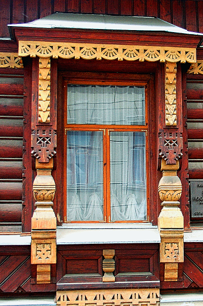 Окно в деревянной стене Двоечница