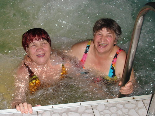 Бабушки мои любимые, в бассейне купающиея! :) Мне с бабушками и дедушами очень повезло! olichka83